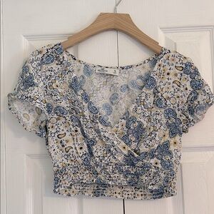 Hollister White and Blue Patterned Blouse